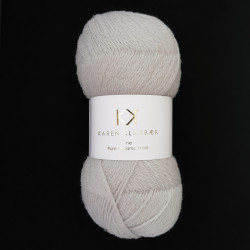 Light Cool Grey - KK Fine Pure Organic Wool - økologisk uldgarn fra Karen Klarbæk