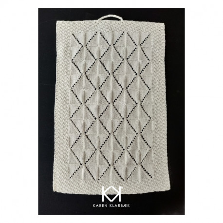 Opskrift på strikket Gæstehåndklæde i hulmønster - Farvetryk i postkortstørrelse