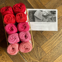 8/4: Røde og pink farver + brændte farver - 10 nøgler bomuldsgarn + opskrift på vamset patentstrikket klud (som print)
