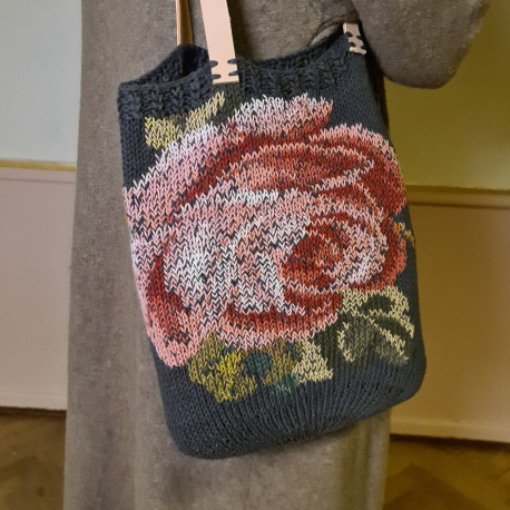 Glatstrikket net til maskebroderi af rose - e-opskrift