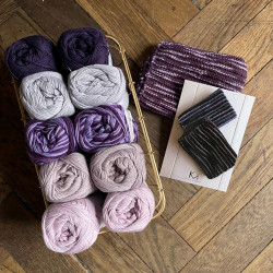 8/4: Kludekit med lilla (2. sortering + restgarn) 10 nøgler + opskrift på strikket tofarvet klud