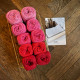 8/4: Pink og røde farver (2. sortering + restgarn) 10 nøgler + opskrift på Serviet med lille vifte