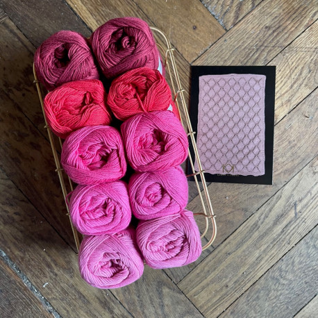 8/4: Mest i Pink (2. sortering + restgarn) 10 nøgler + opskrift på gæstehåndklæde med bladmønster
