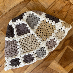 Opskrift på Sommerbøllehat hæklet i Granny Square - e-opskrift