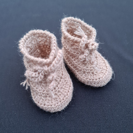 SAMLET: Babytæpper, babysko og kyser hæklet i tynd uld - e-opskrift