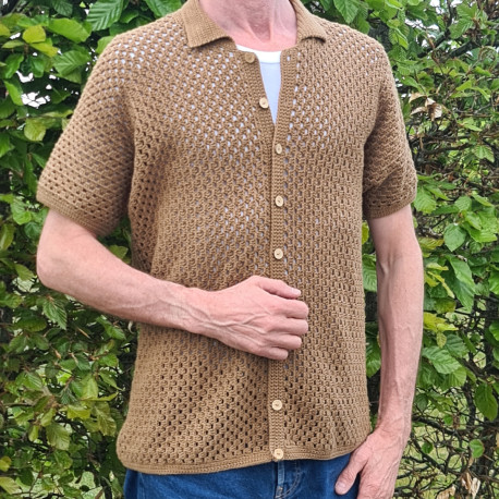 Hæklet, gennemknappet Poloskjorte i 5 størrelser - e-opskrift