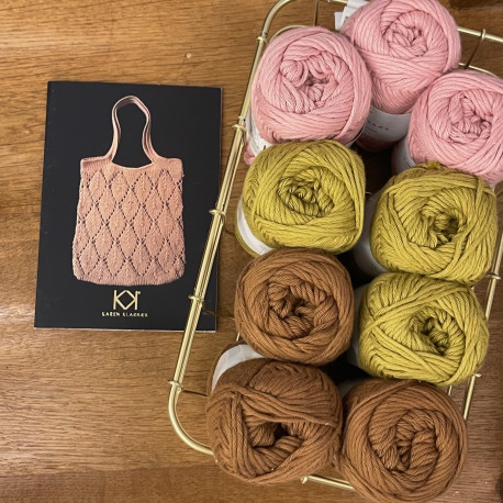 8/8: 9 nøgler KK øko. 2. sortering + Opskrift på strikket net med bladmønster og hæklede hanke - trykt opskrift