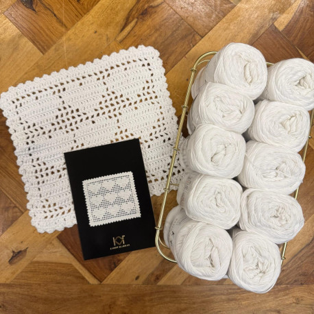 Hvid garnpakke i 2. sortering + Juleserviet fra 2024!